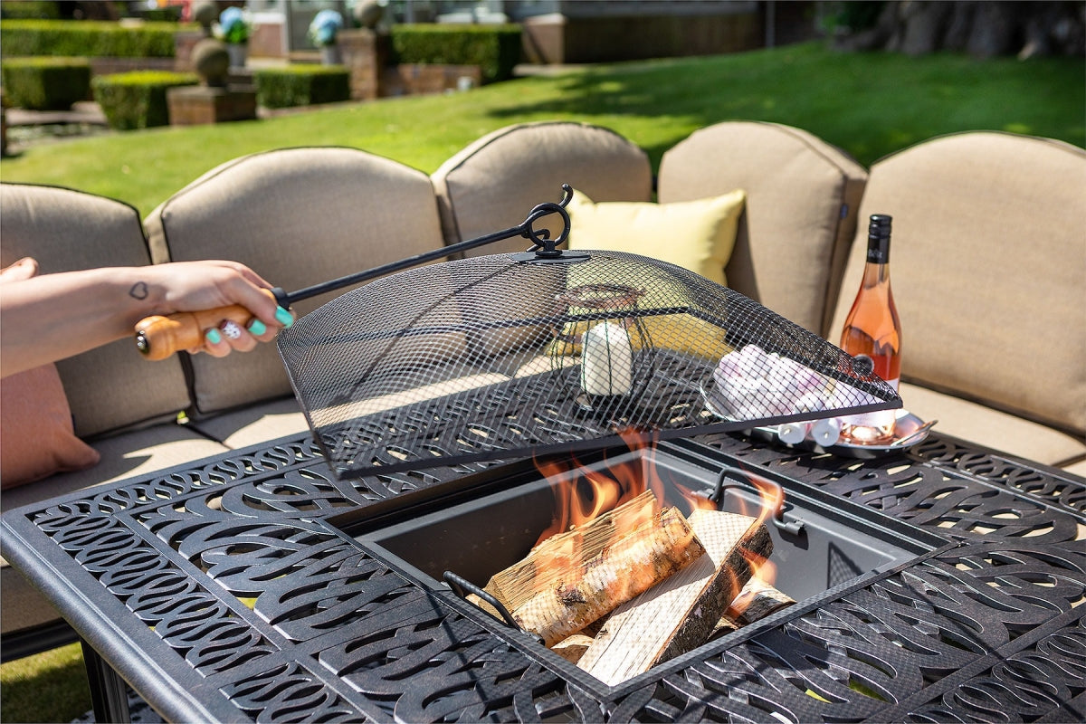 outdoor dining fire pit